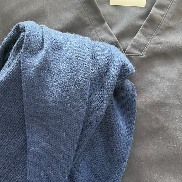 FIGS Technical Collection Scrub Top Womens Sz L Blue Gray 2 pocket - Picture 3 of 8